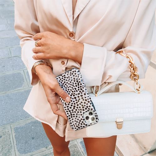 Capa Burga em Silicone para iPhone 15 - Almond Latte - Image 5