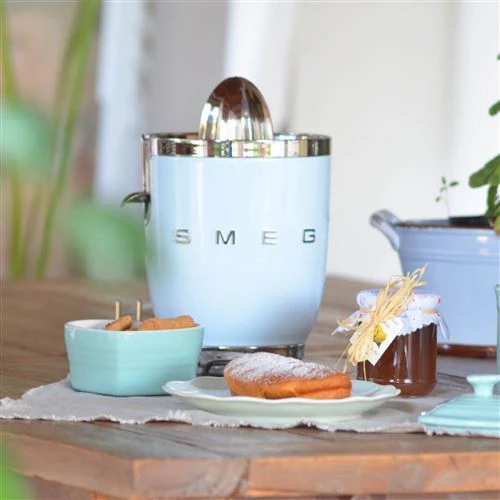 Espremedor de Citrinos Smeg Anni 50 CJF11PBEU - Azul céu - Image 4