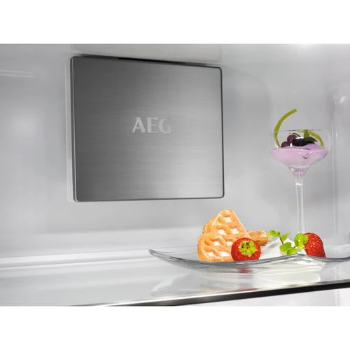 Frigorífico Combinado Encastrável AEG NSC7P751ES | 188,4x69,6x54,9 cm | 376 L | E | Branco - Image 6