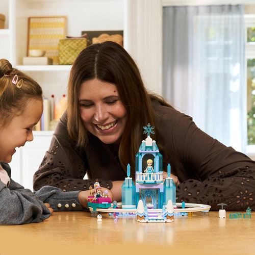 LEGO® Disney Princess 43281 - Castelo de Gelo da Elsa e Aventura na Pista de Neve - Image 2