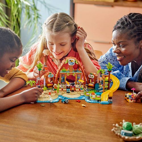 LEGO® Friends 42673 - Resort de Praia de Férias em Família - Image 7