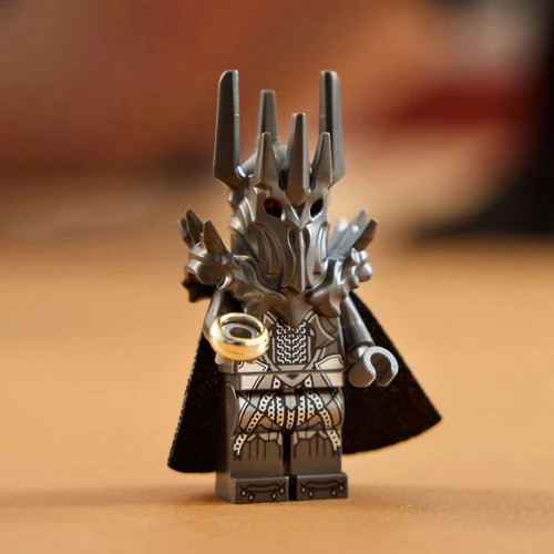 LEGO® Icons 11373 - O Senhor dos Anéis: Capacete de Sauron - Image 6